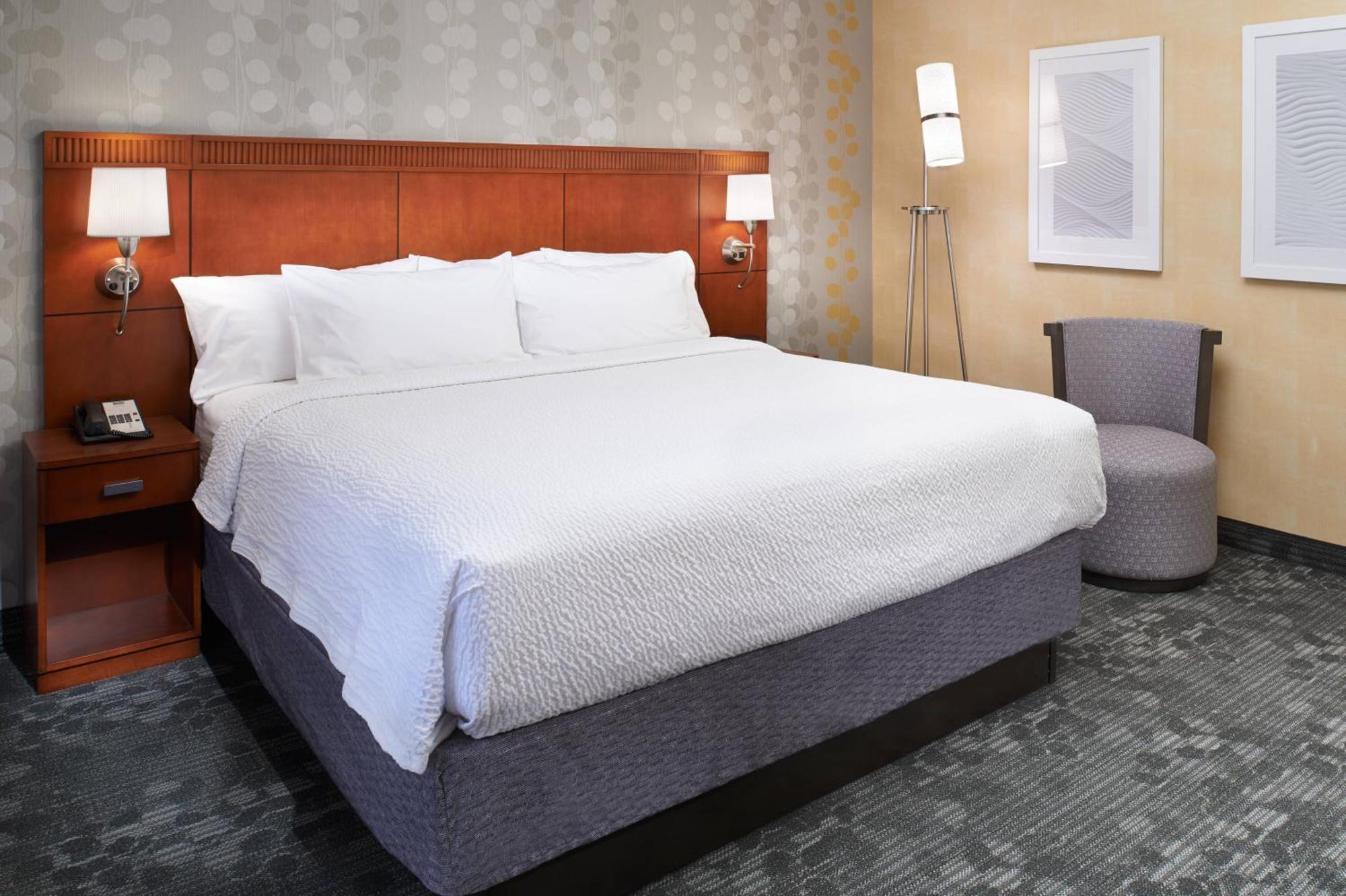 Courtyard By Marriott Detroit Livonia Hotel Exterior photo